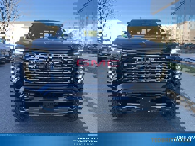 Used 2023 GMC Canyon Denali image 8