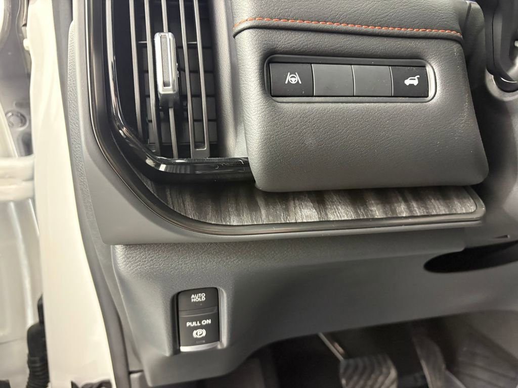 Used 2025 Nissan Armada PRO-4X image 15