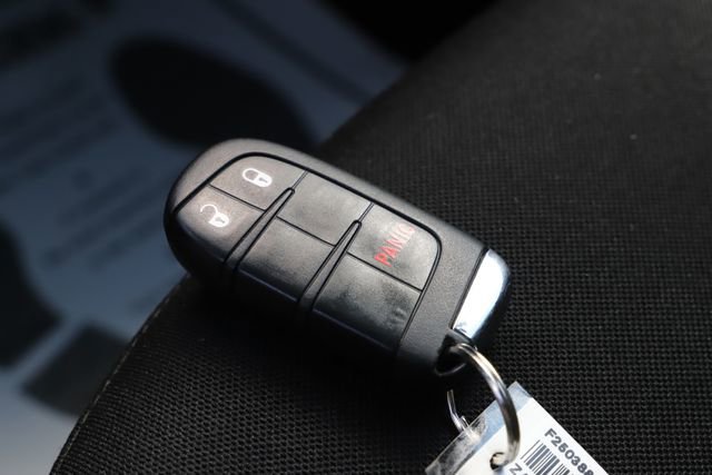 Used 2020 Jeep Renegade Sport w/ Sport Appearance Group AWD/4WD image 28