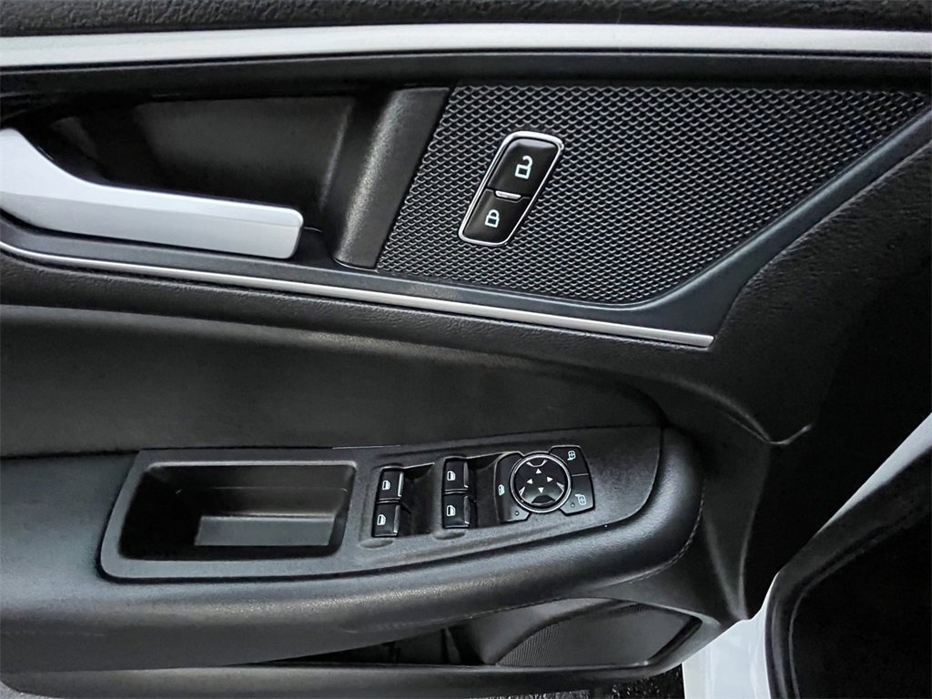 Certified 2024 Ford Edge SEL w/ Convenience Package image 17