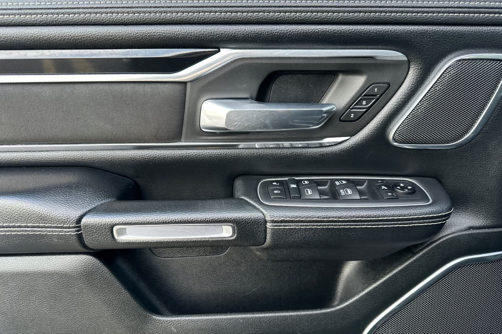 Used 2021 RAM 1500 Laramie AWD/4WD image 12