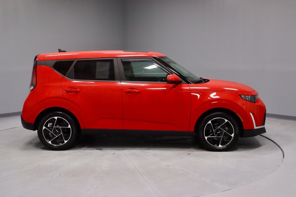 Used 2025 Kia Soul EX FWD image 13