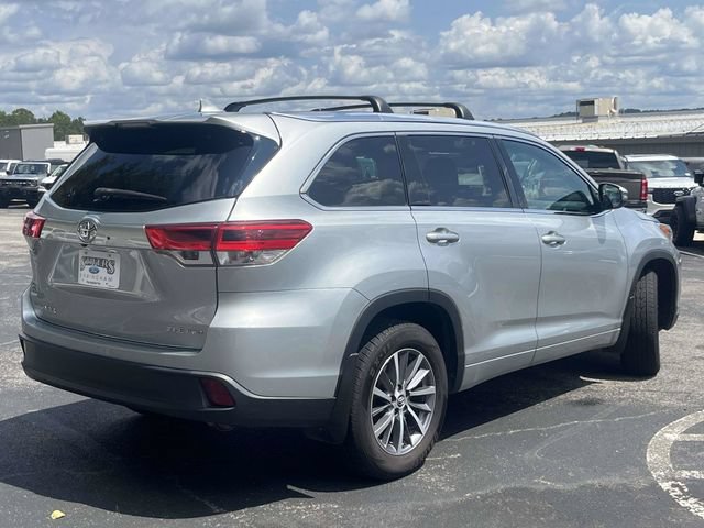 Used 2018 Toyota Highlander XLE AWD/4WD image 3