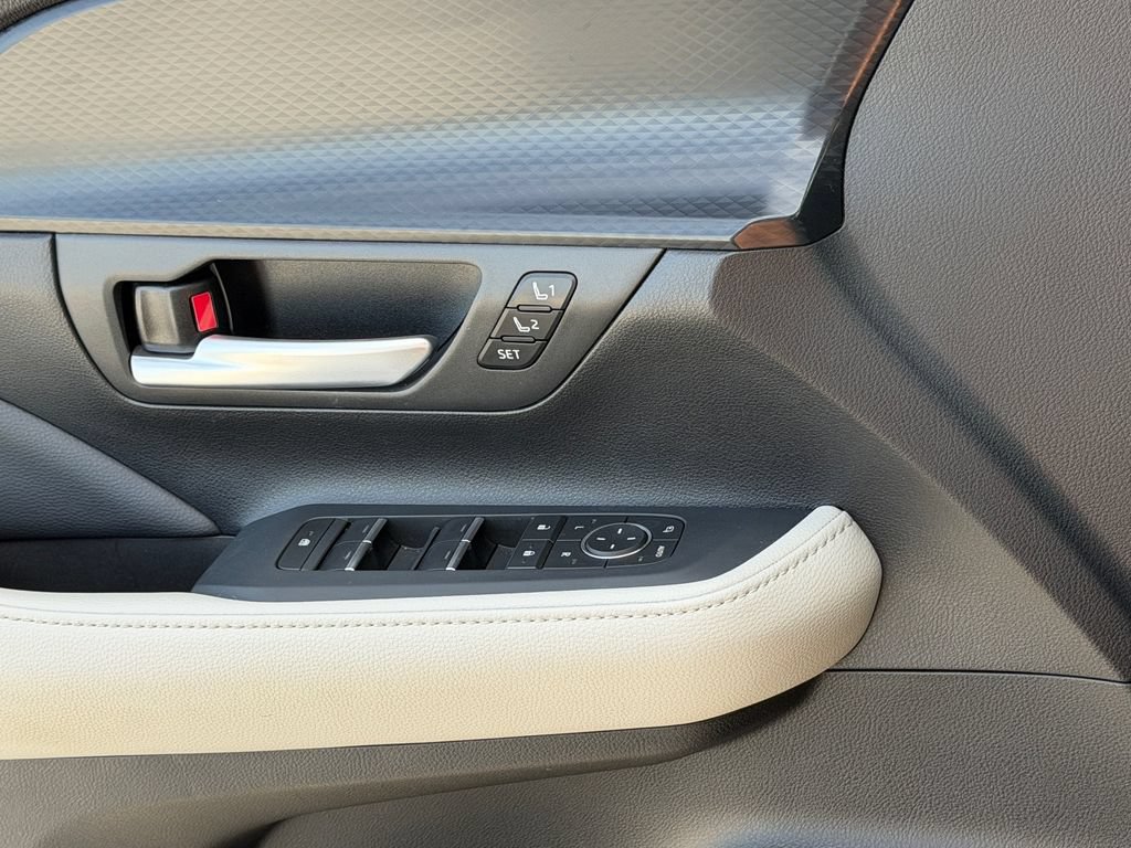 Used 2024 Toyota Grand Highlander AWD Hybrid image 29