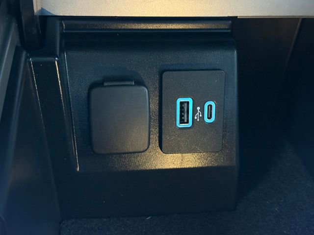 Certified 2022 Ford Explorer XLT w/ Equipment Group 202A image 23