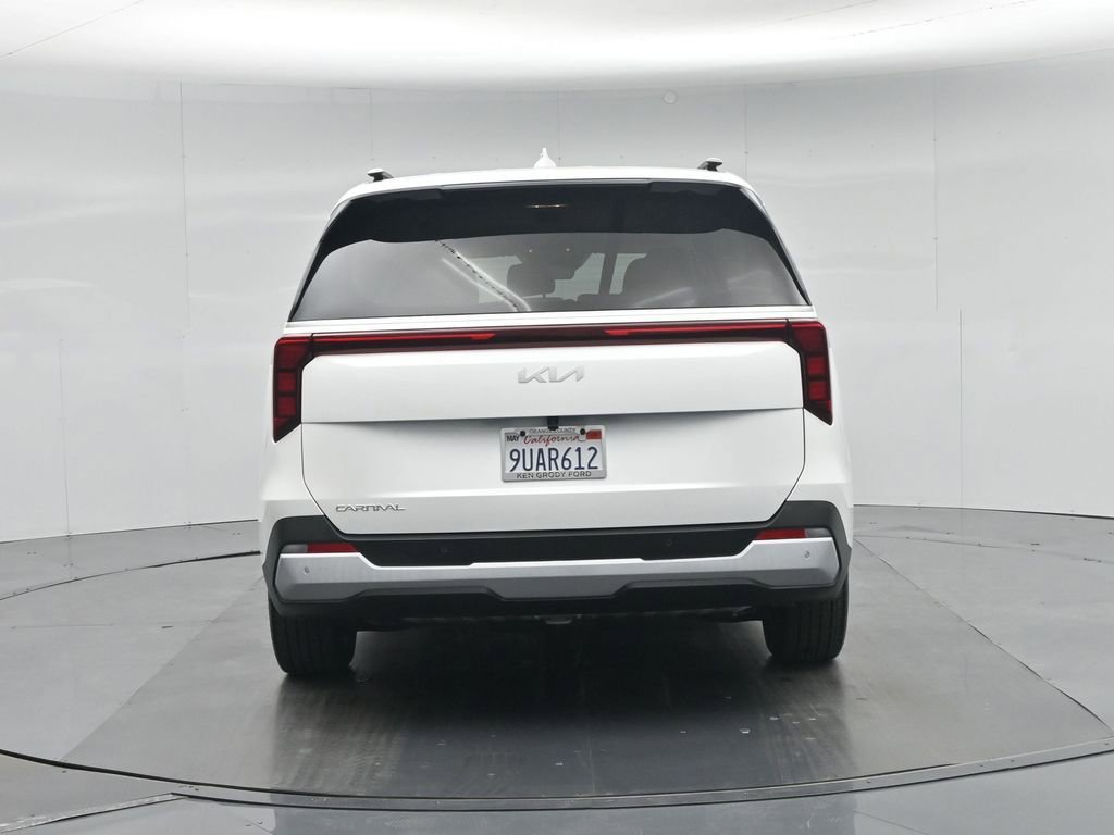 Used 2025 Kia Carnival EX image 26