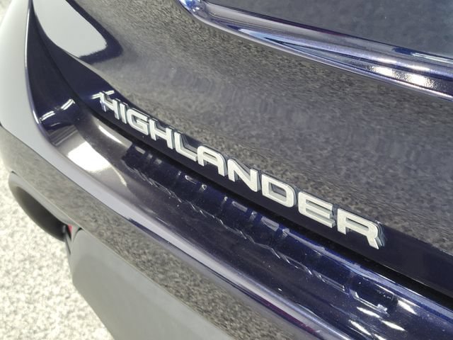 Used 2022 Toyota Highlander XLE AWD/4WD image 28
