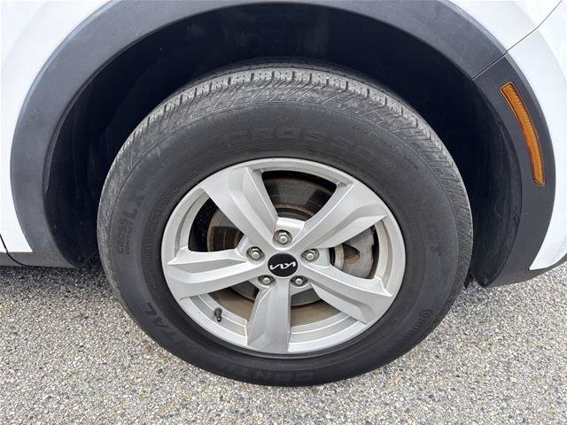 Used 2023 Kia Sorento LX AWD/4WD image 17