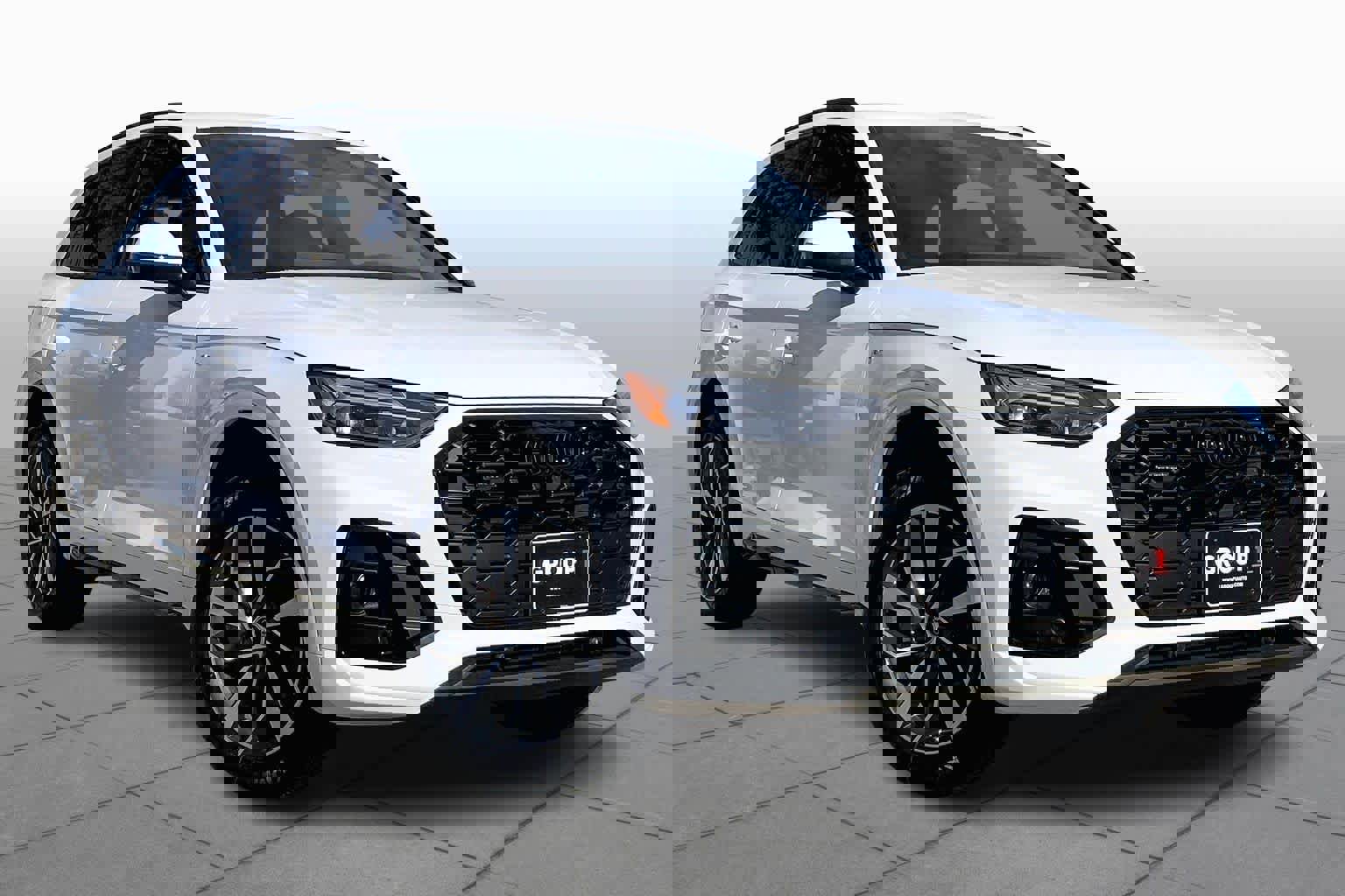 Used 2024 Audi Q5 2.0T Premium w/ Summer of Audi Package image 2