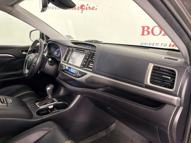 Used 2019 Toyota Highlander SE FWD image 31