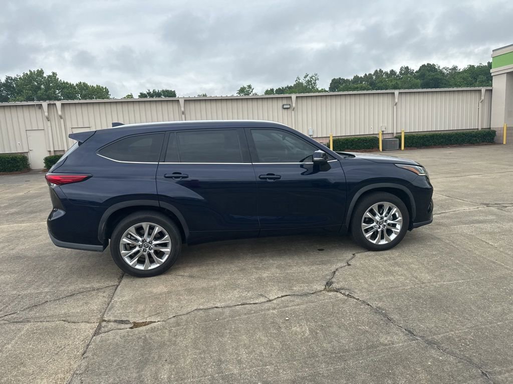 Used 2021 Toyota Highlander Limited FWD image 10