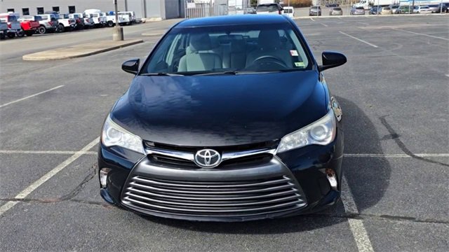 Used 2017 Toyota Camry LE image 4