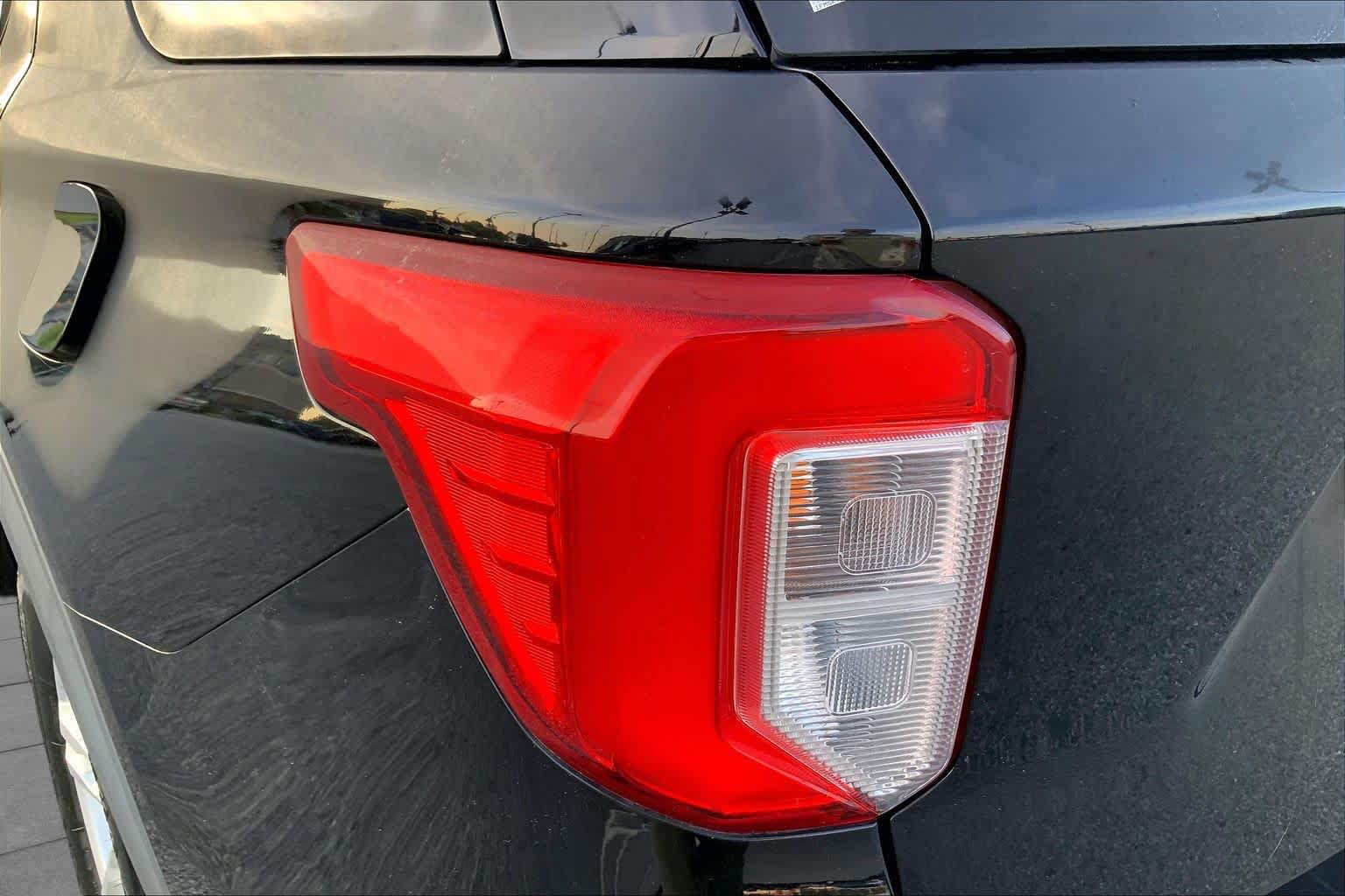 Certified 2020 Ford Explorer XLT w/ Equipment Group 202A RWD image 26