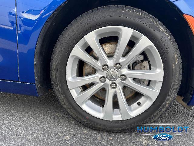 Used 2017 Chrysler 200 Limited Platinum w/ Comfort & Convenience Group image 9