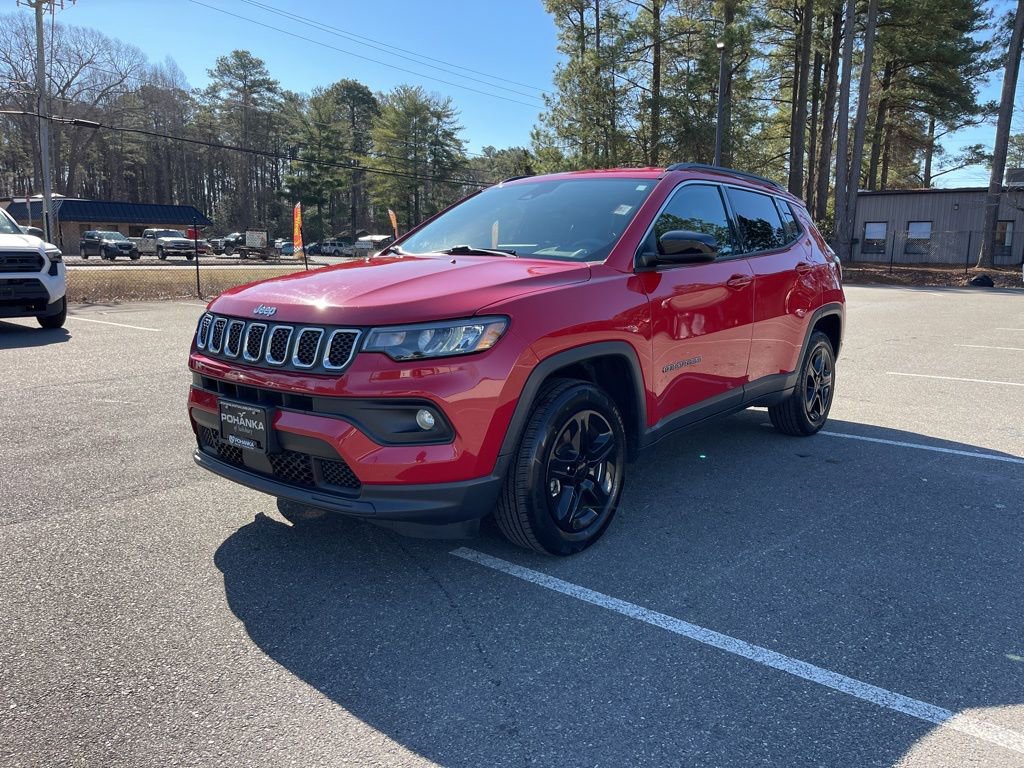 Used 2024 Jeep Compass Latitude image 2