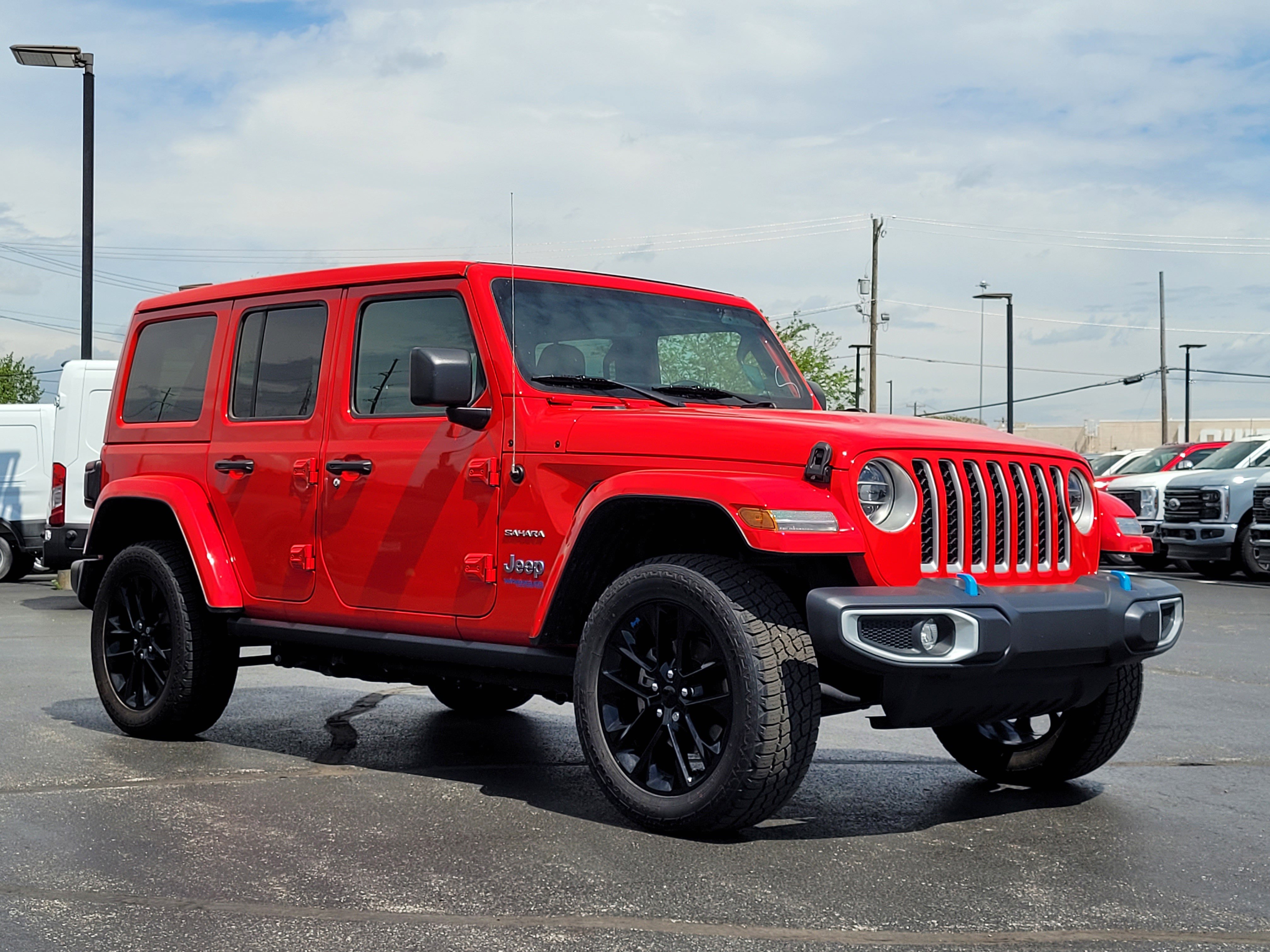 Used 2022 Jeep Wrangler Unlimited Sahara w/ Cold Weather Group AWD/4WD image 1