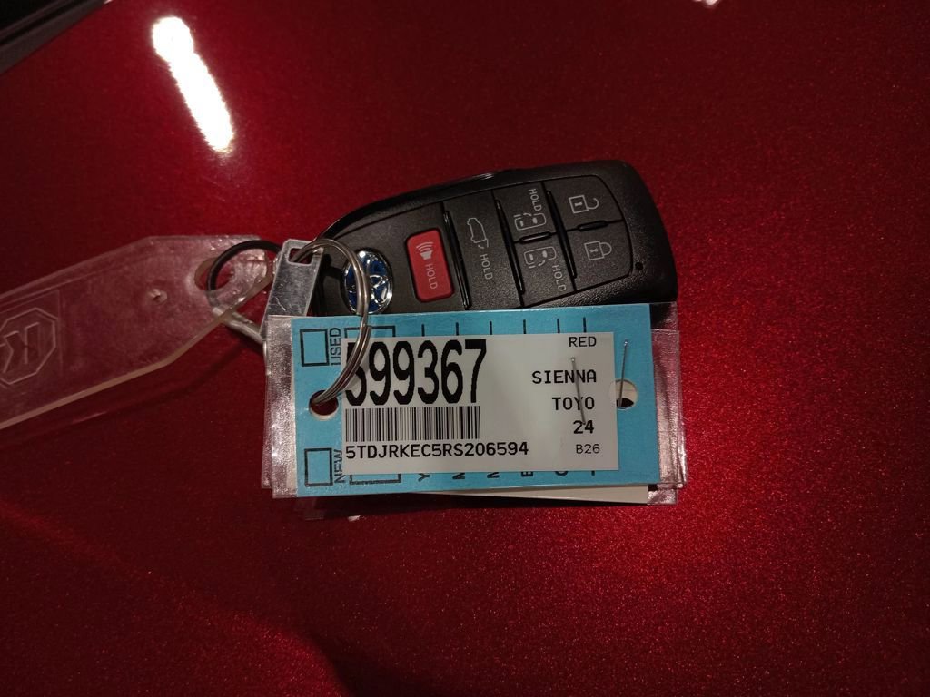 Used 2024 Toyota Sienna XLE w/ XLE Plus Package image 26