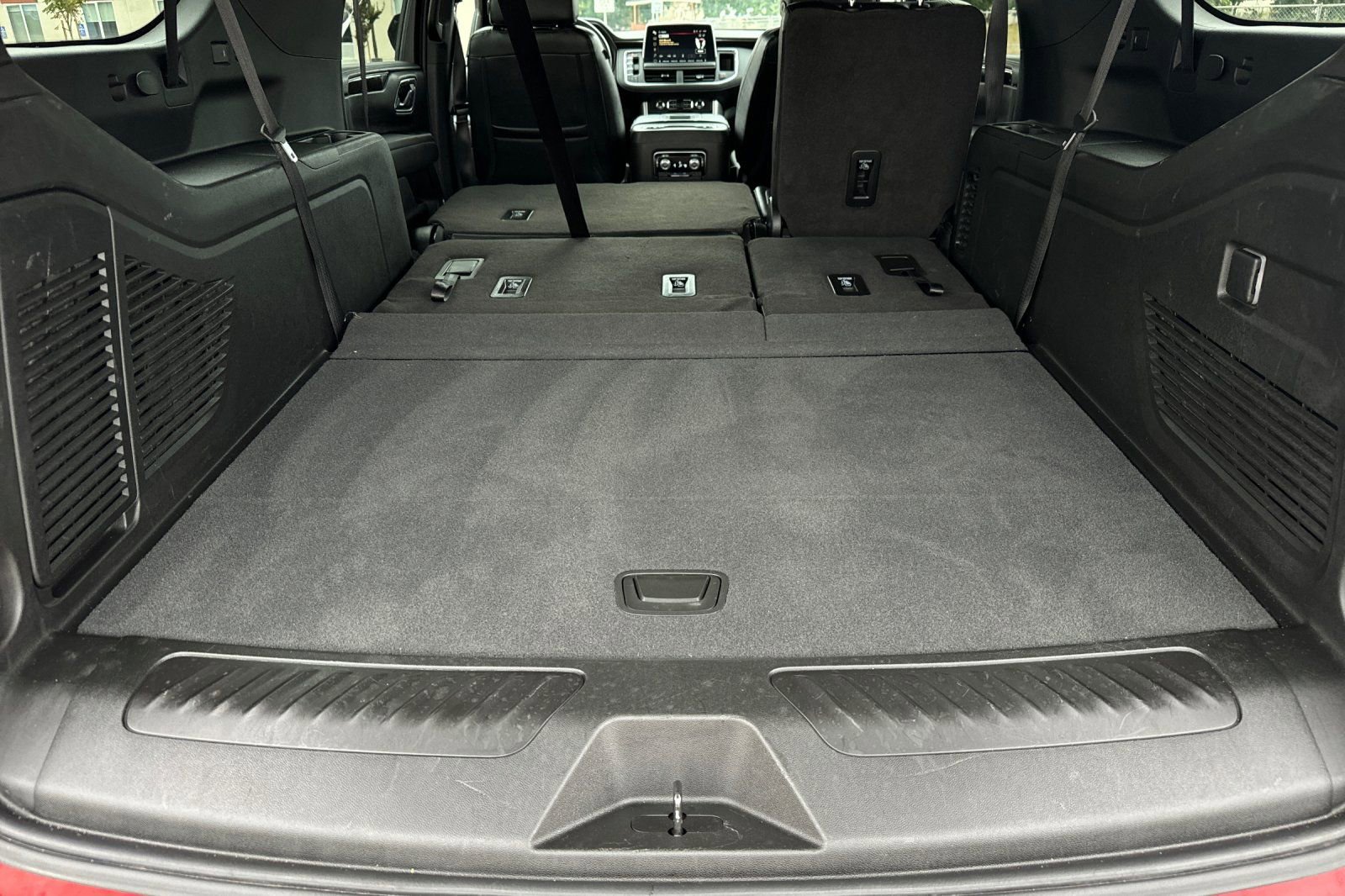 Used 2024 GMC Yukon XL SLE image 17