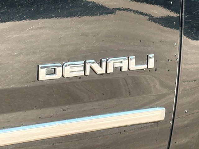 Used 2020 GMC Yukon XL Denali w/ Denali Premium Package AWD/4WD image 11