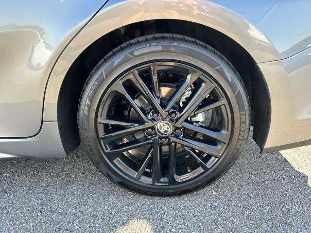 Used 2025 Toyota Camry SE FWD image 3