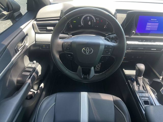 Used 2026 Toyota Camry Hybrid w/ Convenience Package FWD image 16