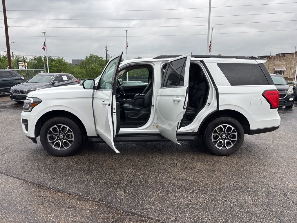 Certified 2024 Ford Expedition XLT AWD/4WD image 4