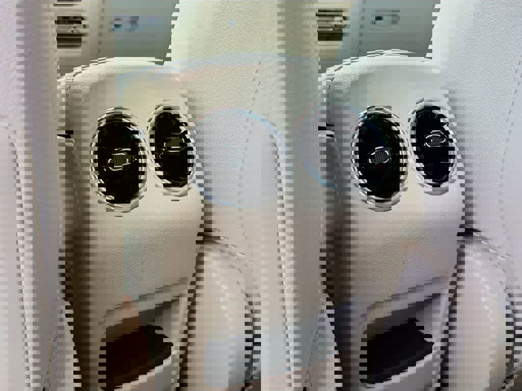 Used 2025 Mercedes-Benz GLA 250 4MATIC image 16