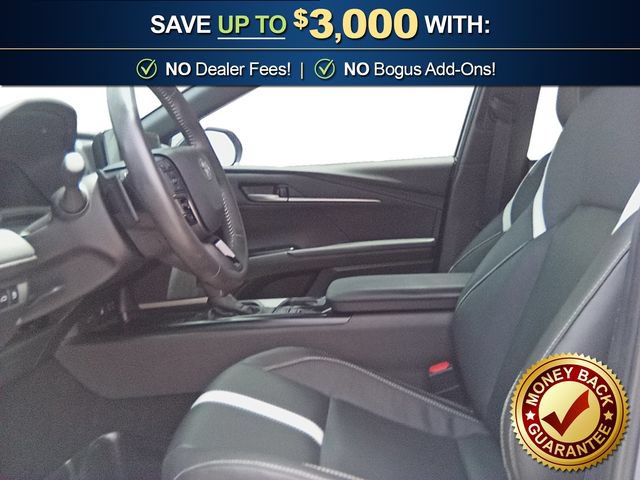 Used 2025 Toyota Camry SE w/ Convenience Package FWD image 14