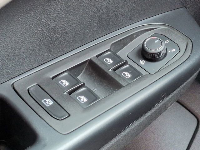 Used 2025 Volkswagen Taos SE FWD image 28