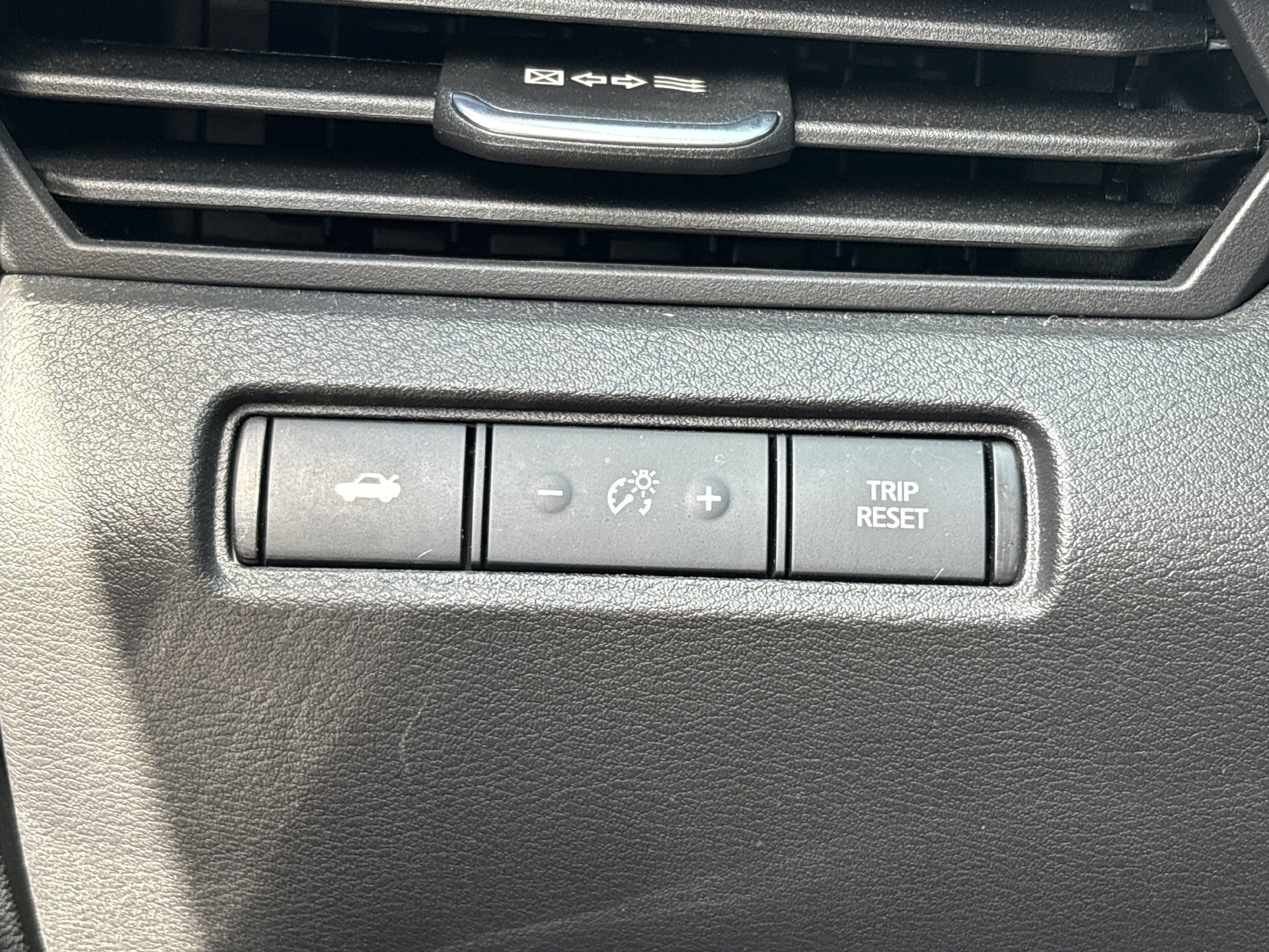 Used 2025 Nissan Altima 2.5 SR AWD/4WD image 13