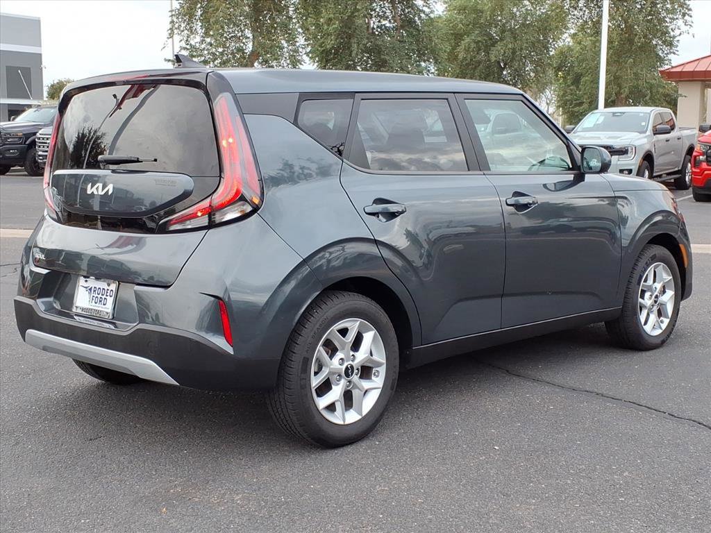 Used 2023 Kia Soul LX w/ LX Technology Package image 4