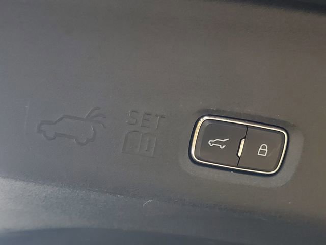 Certified 2025 Ford Expedition Platinum image 38