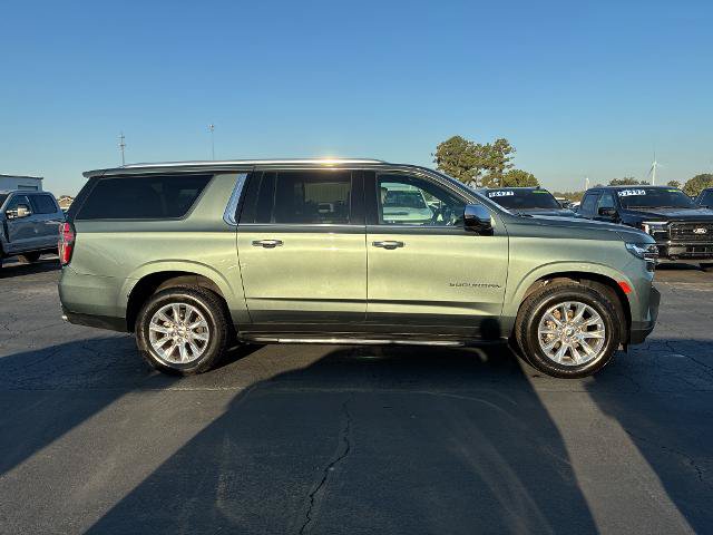 Used 2023 Chevrolet Suburban Premier RWD image 4