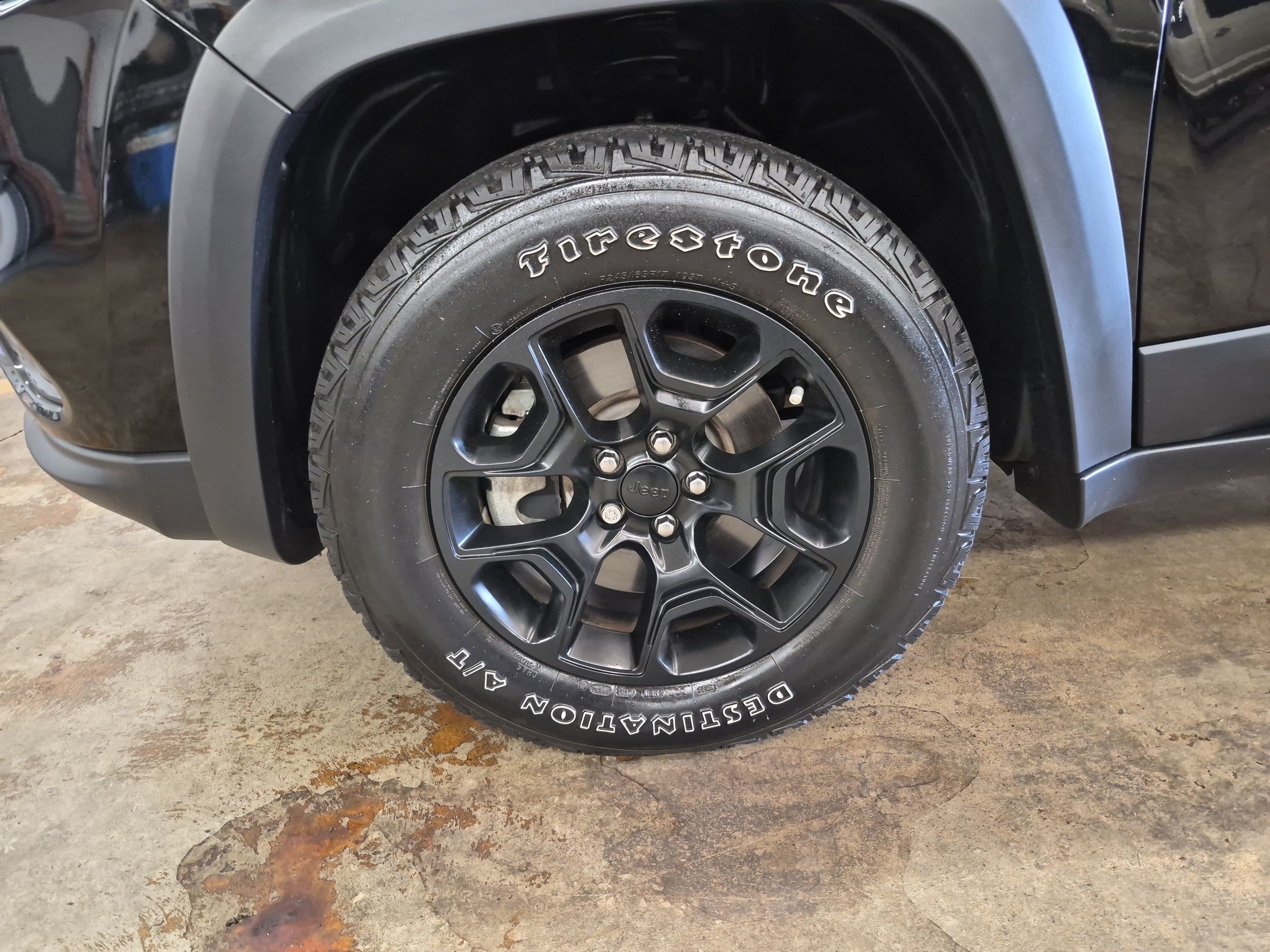 Used 2022 Jeep Cherokee Latitude AWD/4WD image 7