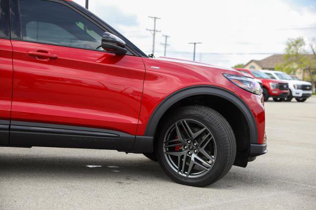 Certified 2025 Ford Explorer ST-Line w/ Premium Package AWD/4WD image 6