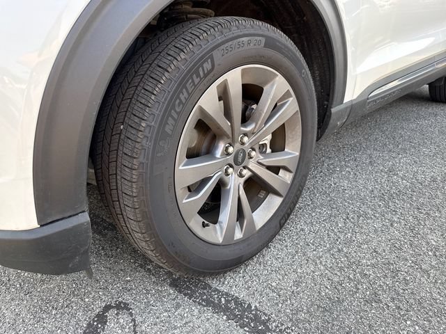 Certified 2024 Ford Explorer XLT w/ Equipment Group 202A AWD/4WD image 9