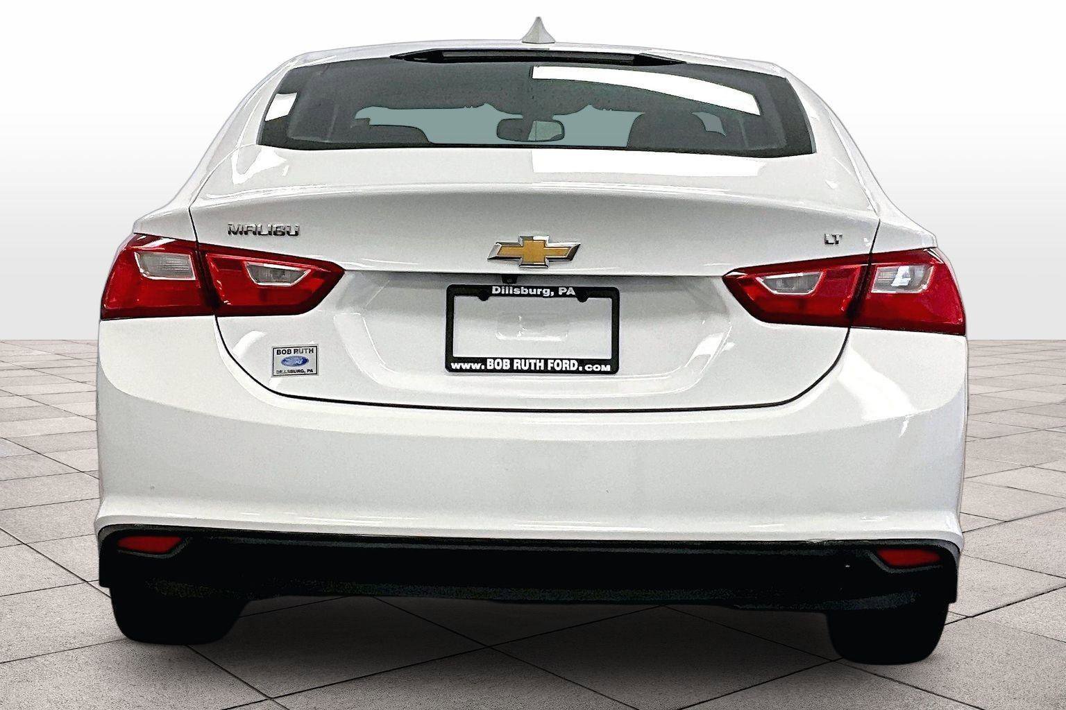 Used 2017 Chevrolet Malibu LT image 4