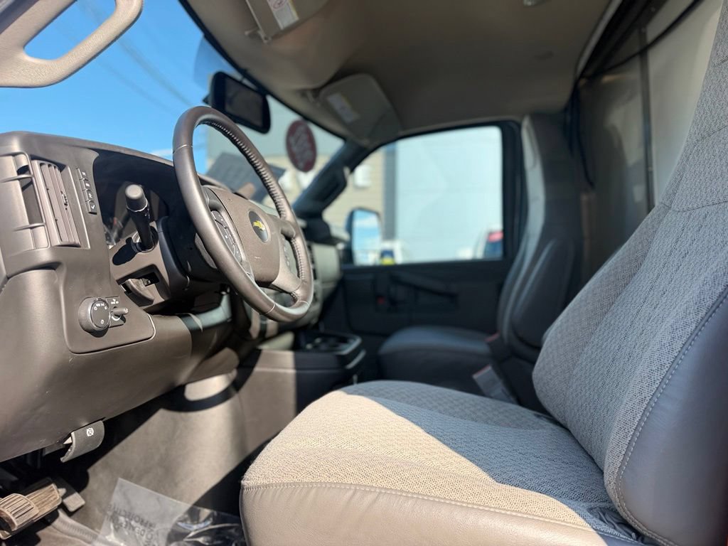 Used 2022 Chevrolet Express 3500 w/ Power Convenience Package RWD image 16