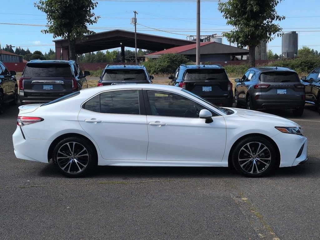 Used 2018 Toyota Camry SE FWD image 6