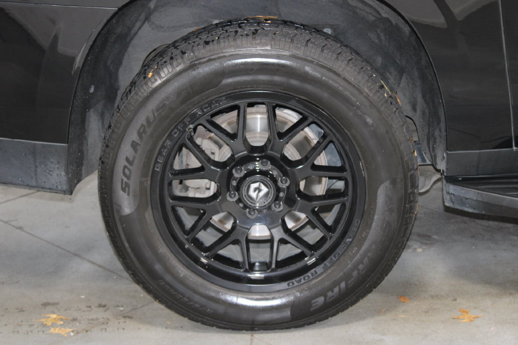 Used 2022 Chevrolet Suburban Premier RWD image 15
