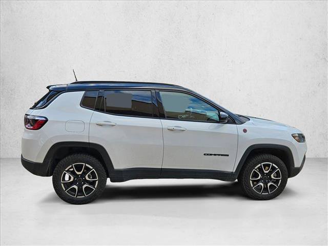 Used 2025 Jeep Compass Trailhawk AWD/4WD video 4