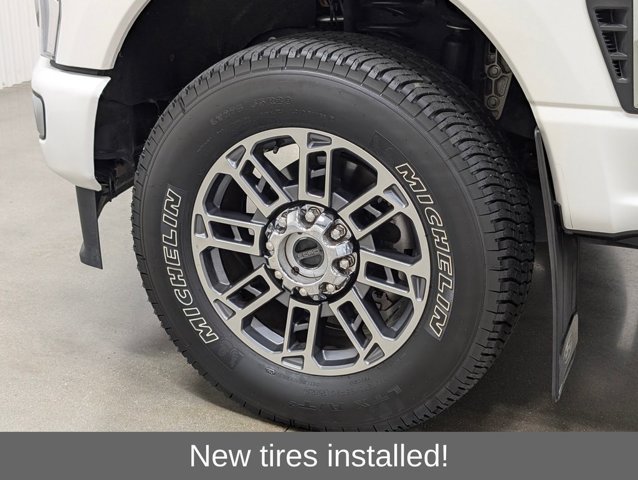 Certified 2025 Ford F250 Platinum w/ Platinum Plus Package AWD/4WD image 2