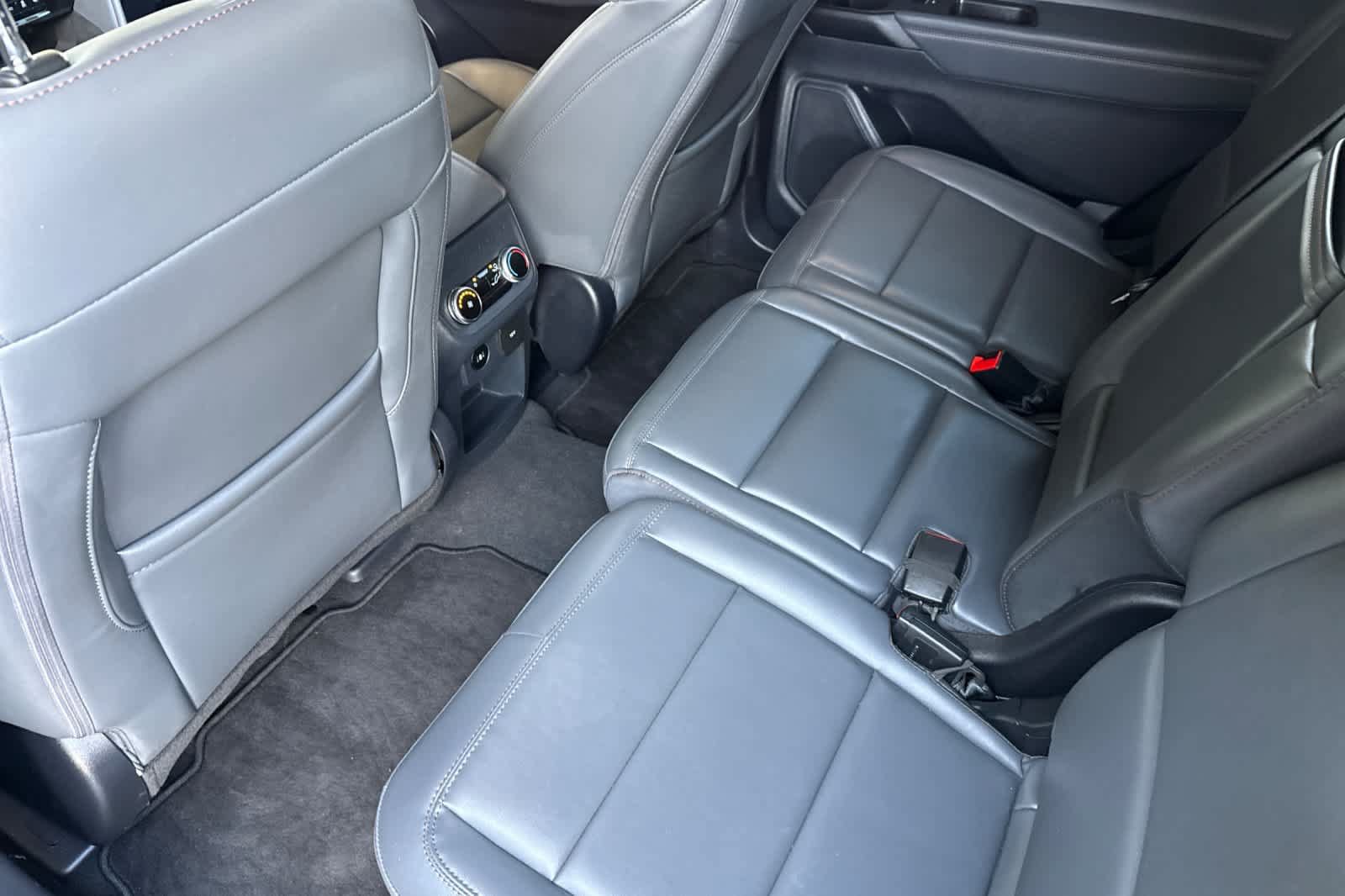 Certified 2026 Ford Explorer Active w/ Active Comfort Package AWD/4WD image 4