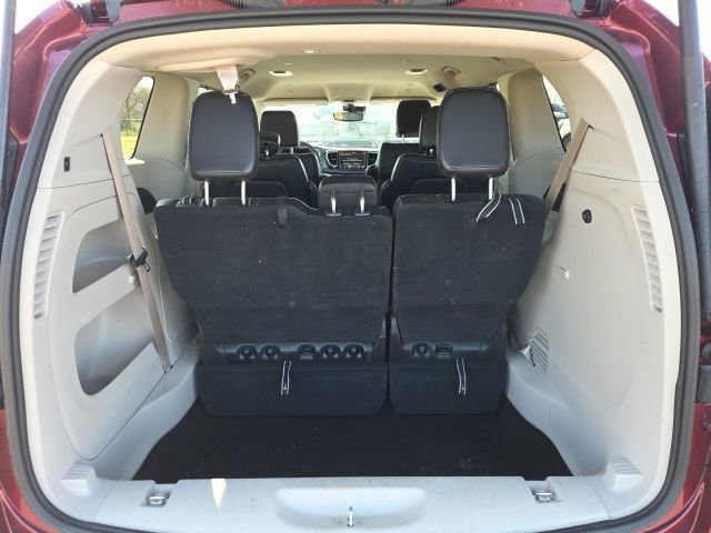 Used 2023 Chrysler Pacifica Touring-L image 12