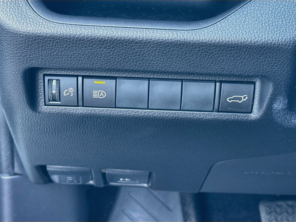 Used 2019 Toyota RAV4 XLE w/ Convenience Package FWD image 10