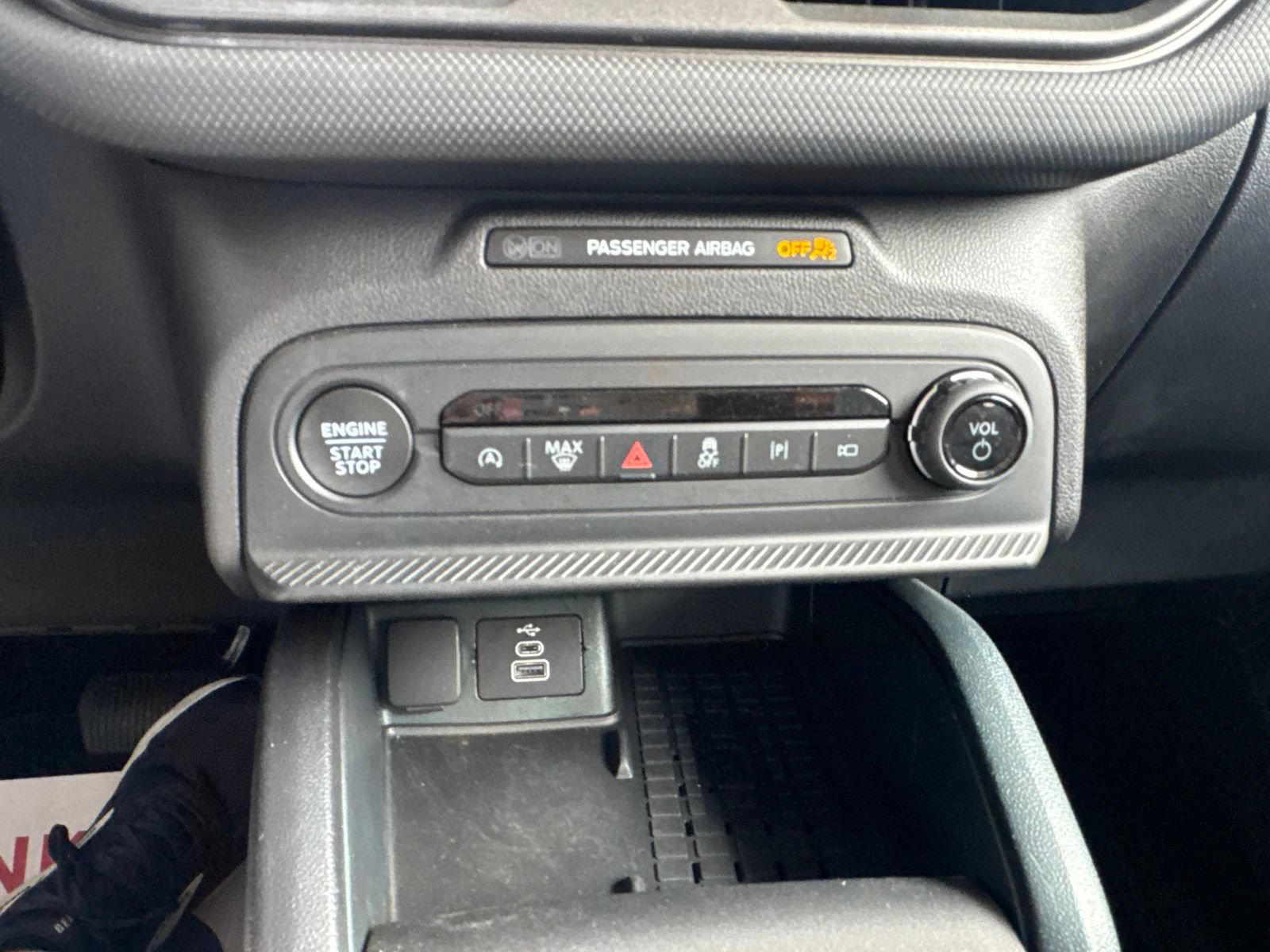 Certified 2025 Ford Bronco Sport Outer Banks w/ Outer Banks Tech Package+ AWD/4WD image 32