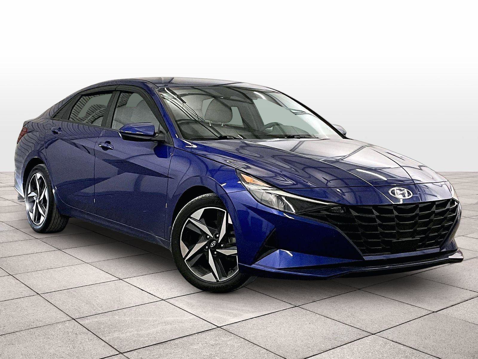 Used 2023 Hyundai Elantra SEL w/ Convenience Package FWD image 2