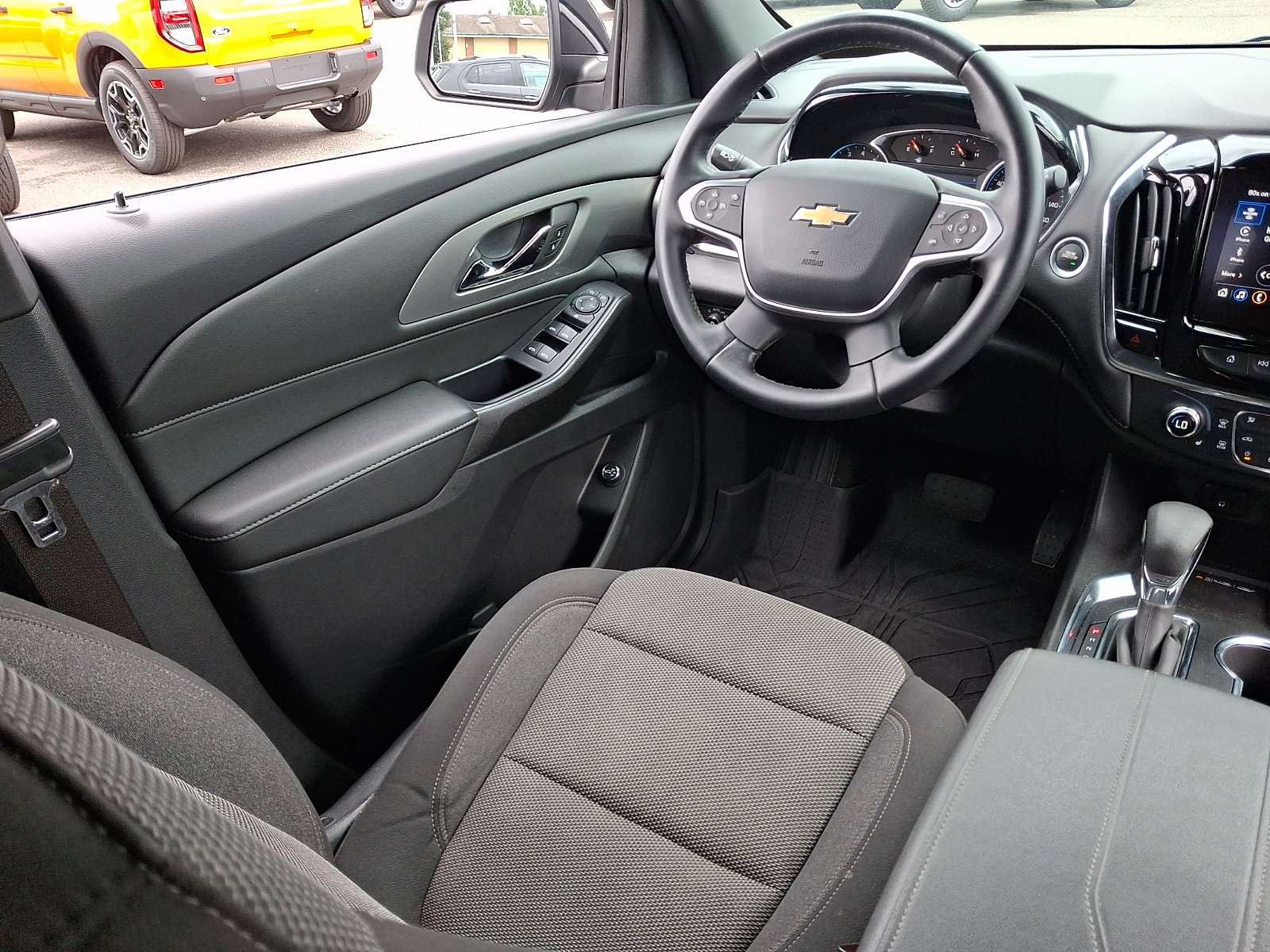 Used 2023 Chevrolet Traverse LT FWD image 14