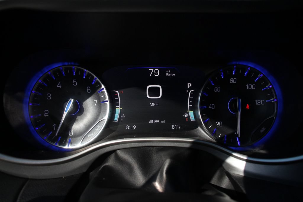 Used 2023 Chrysler Pacifica Touring-L w/ Uconnect Theater Family Group FWD image 34