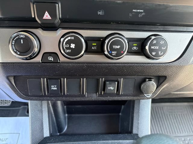 Used 2022 Toyota Tacoma SR5 w/ SR5 Appearance Package (SM) AWD/4WD image 20